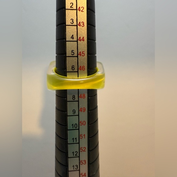 Lot Of 4 Vintage Domed & Lucite Rings - Great 4 Reseller/Collector Assortment - Picture 5 of 10